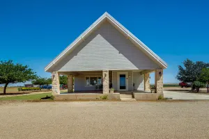 Image of Lamesa Vacation Rental with Covered Patio and Fire Pit