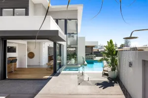 Image of Pet friendly Luxury stay walk to beach