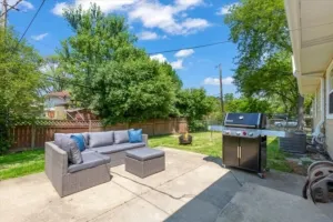 Image of Huge 4BR w/ Yard | Sleeps 8 | LCP Collection