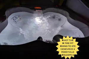 Image of Ste. Genevieve Co. House w/ HOT TUB!