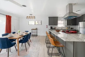 Image of The Oak King Bed Huge Backyard