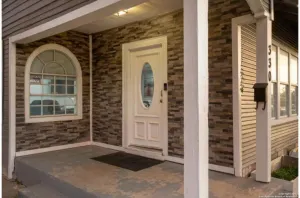 Image of Experience Serenity in a 4BR3BA Downtown Home