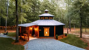 Image of Romantic Gazebo Cottage W Hot Tub & Pond