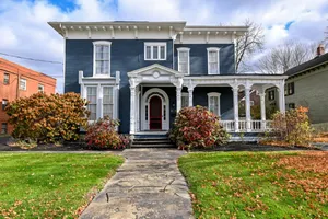 Image of Luxurious Historic Victorian Warren OH Sleeps 10!