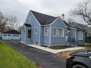 Image of Nice big house with parking, king bed, yard