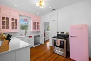 Image of Pink Duchess - Mins to Main Hot Tub & Fire Pit