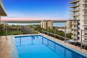 Image of The Midas Touch Rooftop Pool & Free Parking