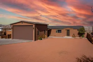 Image of The Hideaway - 50 Mile Views Sleeps 8 Big Garage