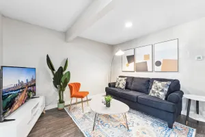 Image of Quaint King Bed 1BR, 5 Min to DT