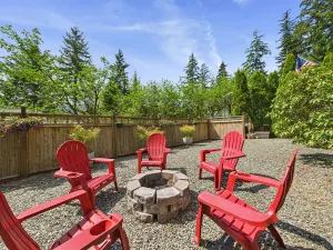 Image of Treetop Retreat w/ Fire Pit