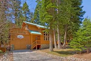 Image of Rosemor - 3 bedroom, 2 bath, fenced in back yard! Walk to Lake!