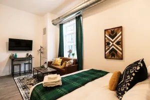 Image of Pet Friendly North Shore Studio w\/ Fitness Center