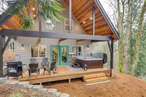 Image of Near Rivers & Boating: Home w/ Hot Tub in Longview