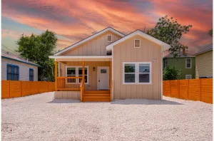 Image of Generous 4BR3BA Charmer Near Glorius Downtown