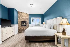 Image of Breathtaking Lake Views 1BR w/King Suite & Pools