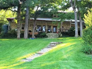 Image of Grand View House on Hamilton Creek