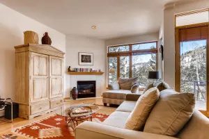 Image of Vail Modern Spacious Multi-level Villa, SAV4D