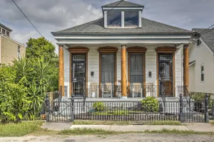 Image of Walk to River, Tram & Zoo: Classic Nola Home!