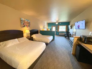 Image of Double Queen Hotel Room @ Spring Brook Resort