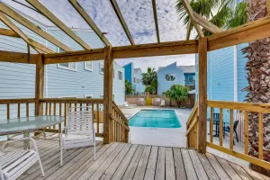 Image of Padre Island Condo with Pool Access - Walk to Beach!