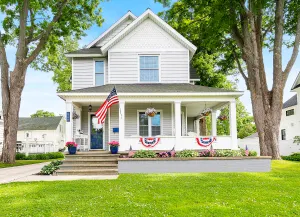 Image of Beautifully Renovated Home, Blocks from Restaurants and Entertainment!