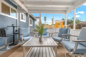 Image of Backyard Playset Family Getaway Home STR25-000025