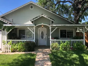 Image of Charming 1950's Bungalow for 5