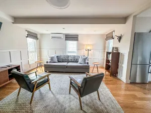 Image of The 4M Favorite House - Stunning & Spotless 2-Bed Apt (#1)