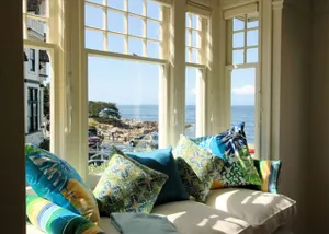 Image of 3118 Yellow House Main