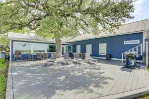 Image of Fire Pit, Pickleball, Pool! Schulenburg Farmhouse