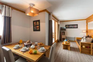 Image of Chalet, 100m from resort center, swimming pool, terrace, parking, tv, ski locker, 90m², La Toussuire