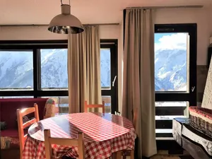 Image of Holiday Apartment \"7 Couchages - Jacuzzi\" with Mountain View & Private Garden