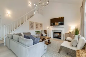 Image of Beautiful, Sleek, and Modern 4 bdr Home Away from Home!