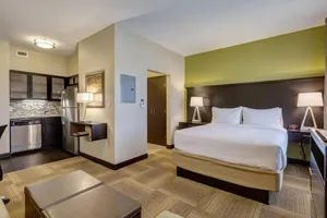 Image of Free Breakfast + Shared Pool, Gym, and BBQ Area Perfect Family Vacation!