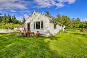 Image of Cozy Home w/Yard -6 Miles to Dwtn Bellingham!