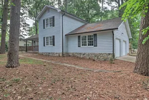 Image of Central Duluth Home w\/ Yard 25 Mi. to Atlanta