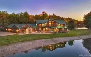 Image of River Ridge Lodge: Luxury Lodge on the Menominee River