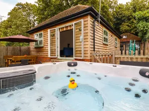 Image of Cottage with garden & hot tub