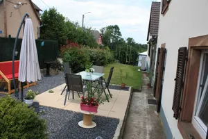 Image of House with BBQ, garden & terrace | Garden view