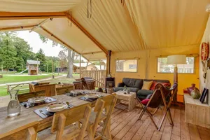 Image of Lodge with garden, terrace & pool