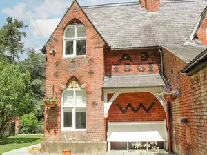 Image of Cottage with hot tub & garden