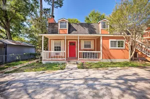 Image of Sunny Willis Escape w\/ Deck & Lake Access!