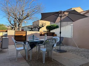 Image of Saint Cyprien: Cosy T2 Climatisé, Parking Privé, Cour Fermée, À 500m Plage et Port