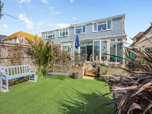 Image of Cottage with barbeque & garden | Water view