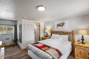 Image of Bucking Moose Badger Room (#3)