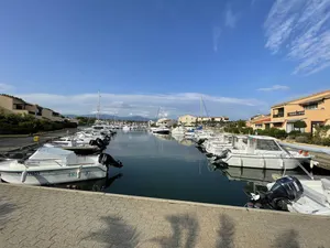 Image of Calm 2BR with terrace, AC and parking near beach