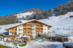 Image of Family-oriented beautiful flat with pool, sauna & terrace | Pets allowed