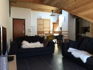 Image of Appartement spacieux, proche pistes et commerces, avec balcon sud et garage privatif - FR-1-445-193