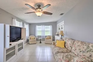 Image of Quaint Okeechobee House with On-Site Lake!