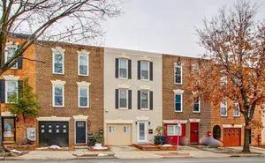 Image of City Chic -- Your Walkable, Capitol Hill Home Away From Home!